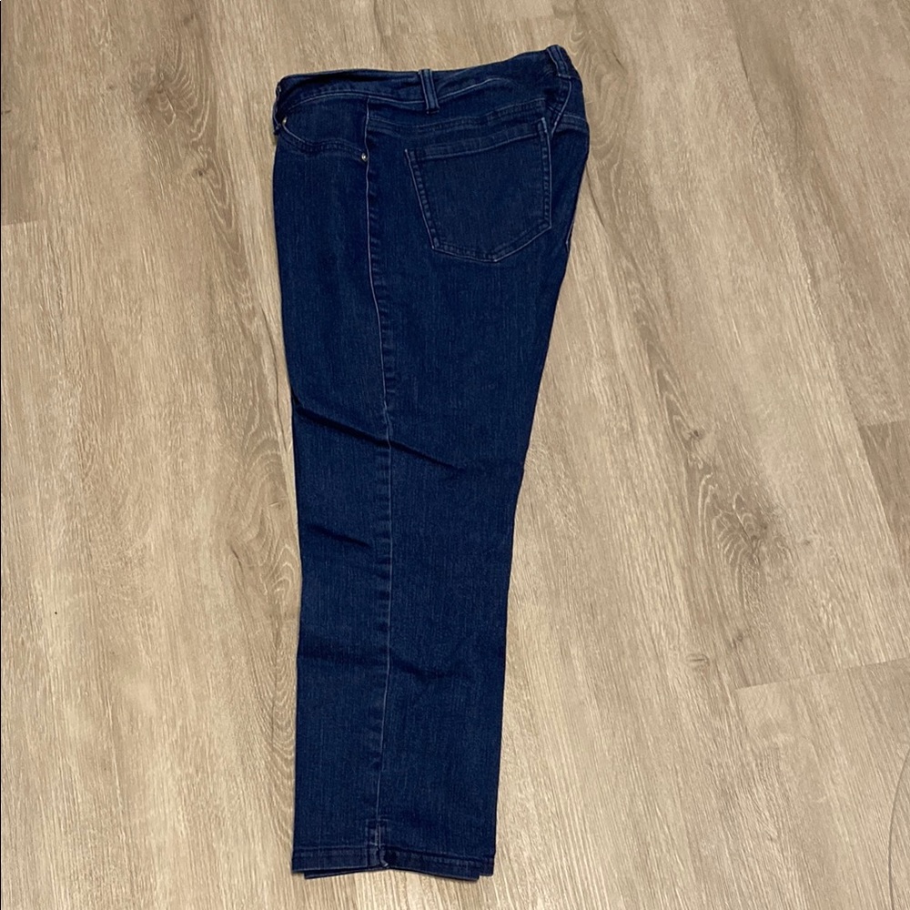 Peter Nygard Dark Blue Capris